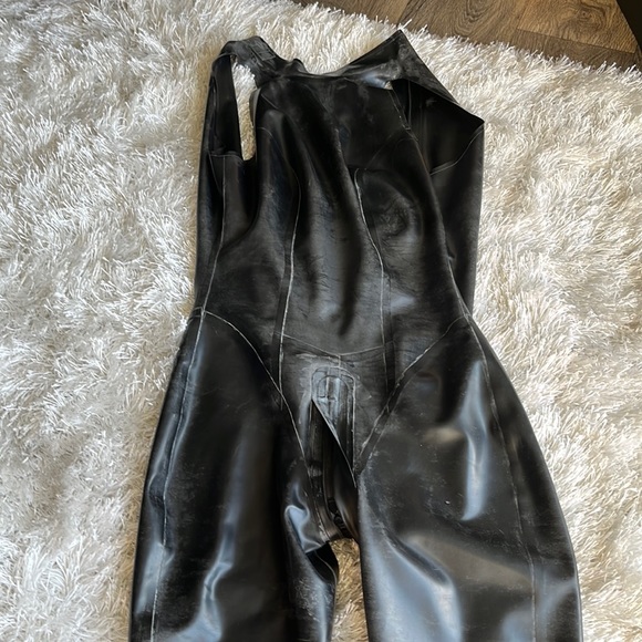 Libidex genuine 100% black latex rubber catsuit sleeveless with feet - Picture 13 of 13